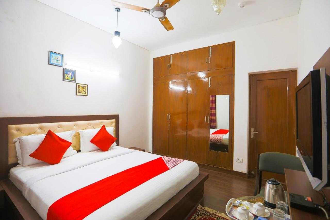 Oyo 62702 Golden Home Stay New Delhi Exterior photo