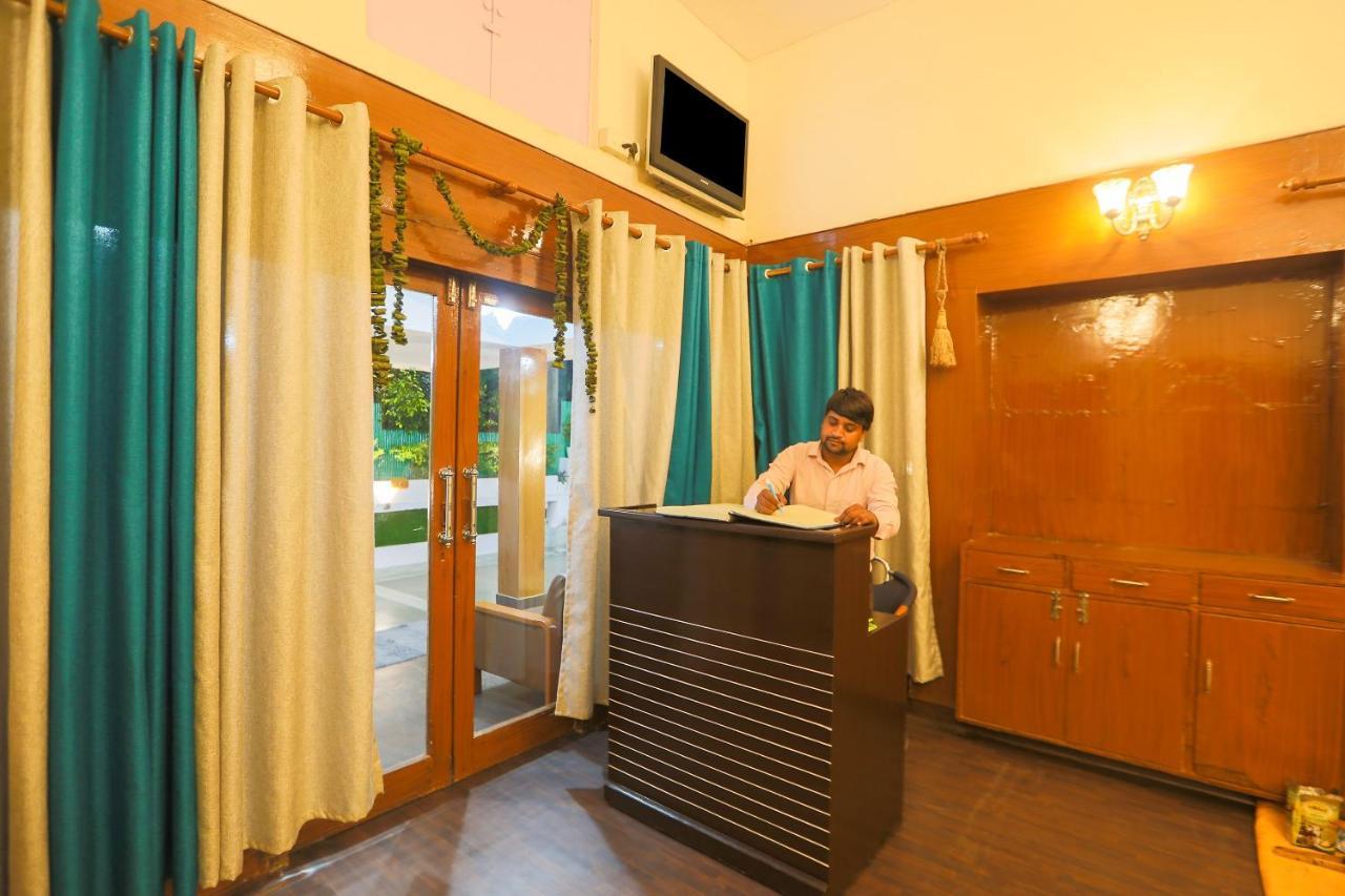 Oyo 62702 Golden Home Stay New Delhi Exterior photo