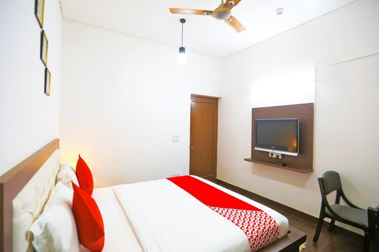 Oyo 62702 Golden Home Stay New Delhi Exterior photo